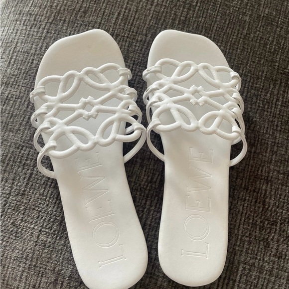 Loewe white slides size EU38